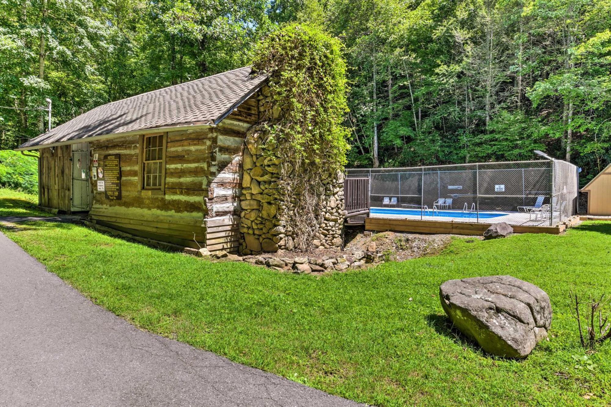 Gatlinburg Cabin With Game Room, Hot Tub And Mtn Views Екстериор снимка