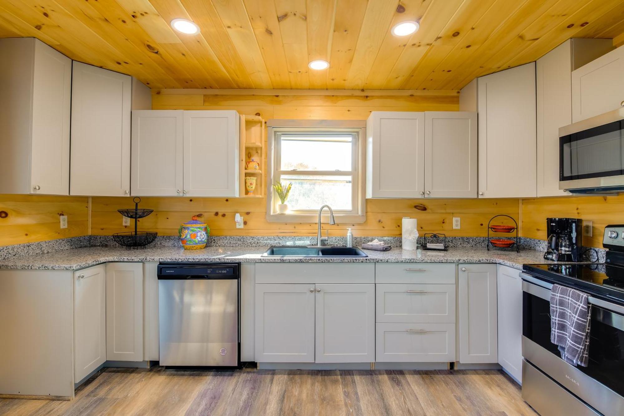 Gatlinburg Cabin With Game Room, Hot Tub And Mtn Views Екстериор снимка